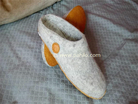 Natural felt home shoe